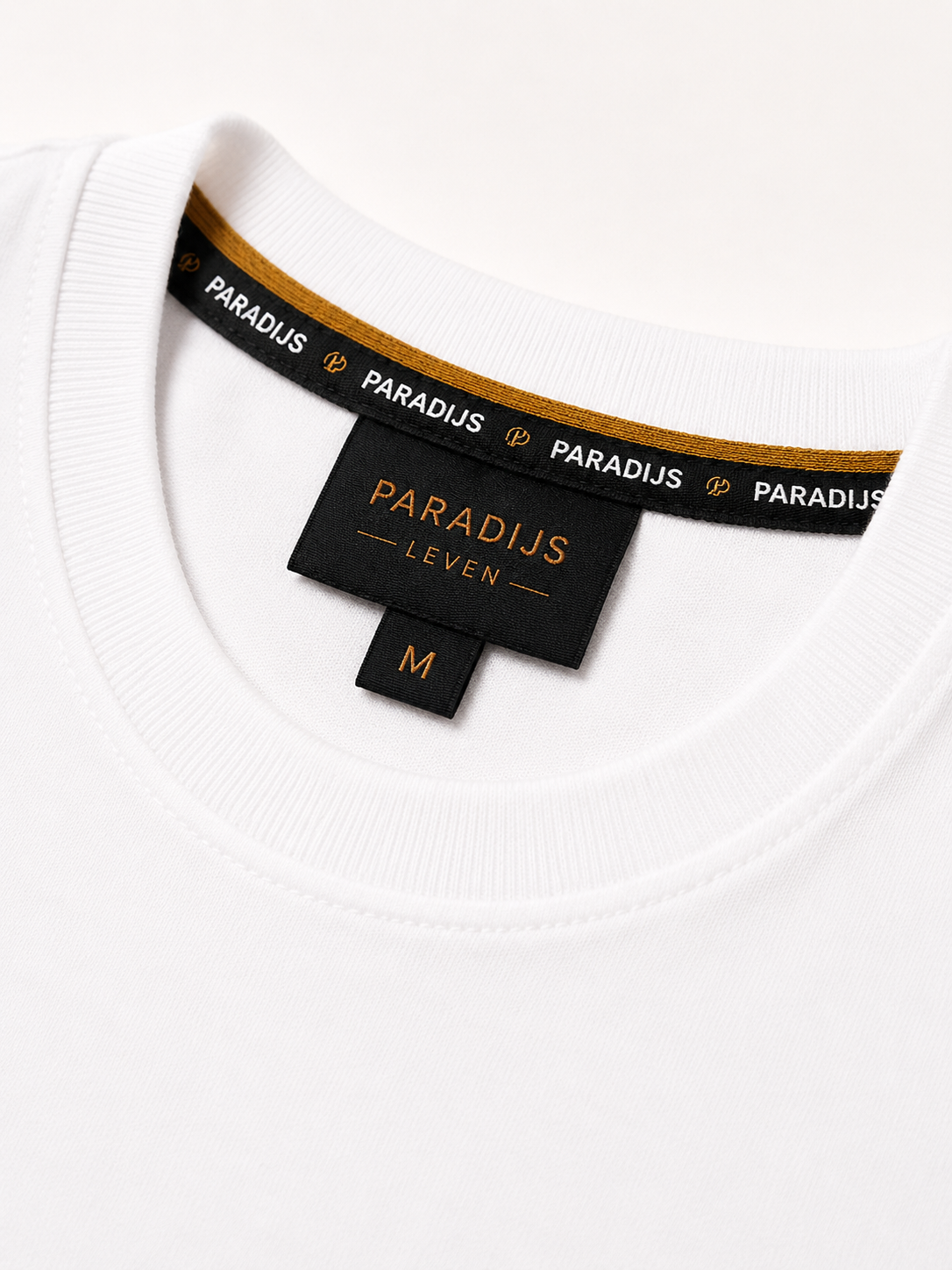 P02 Premium Signature T-Shirt – Wit | Paradijs Leven